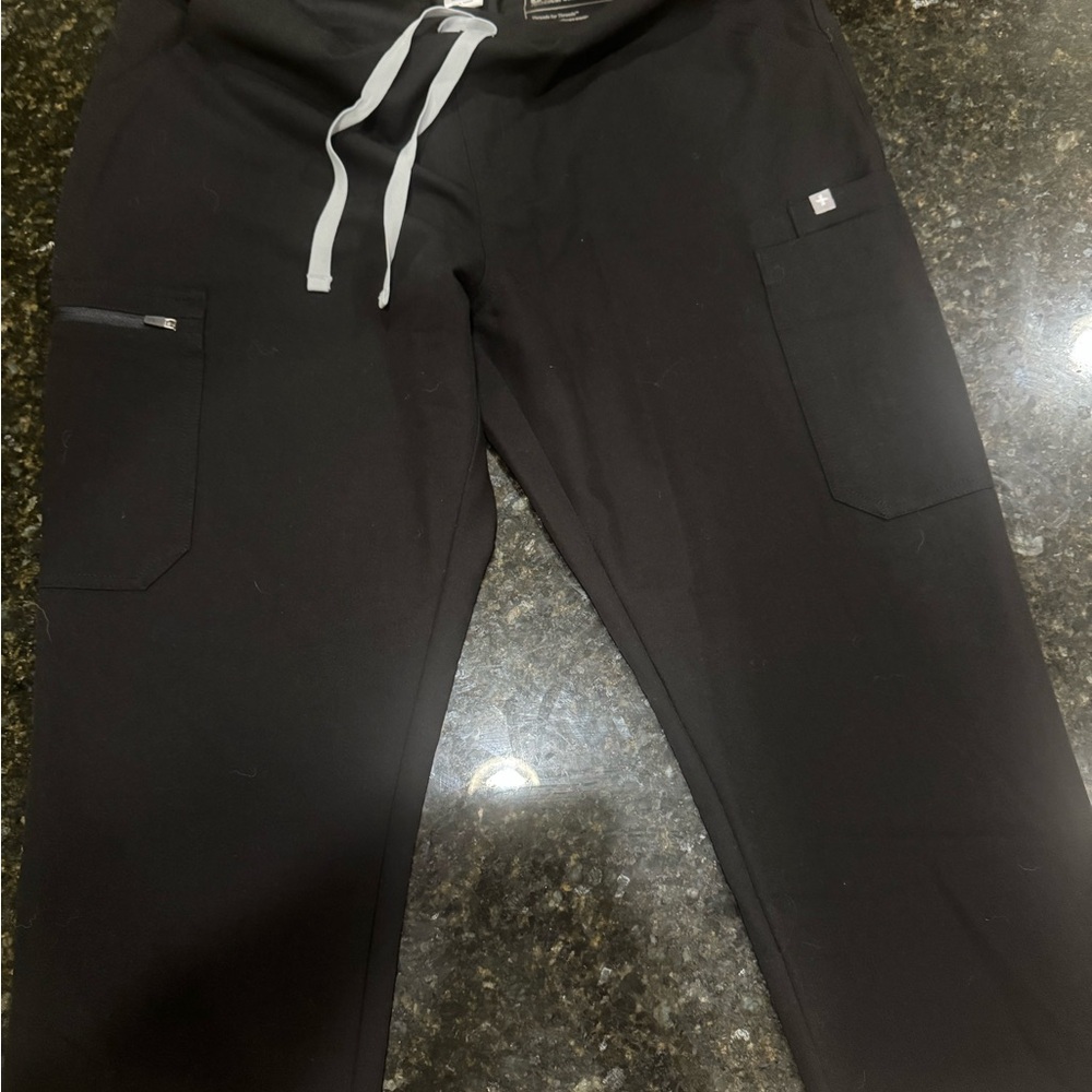 Figs Black Skinny Pants with Modern Fit